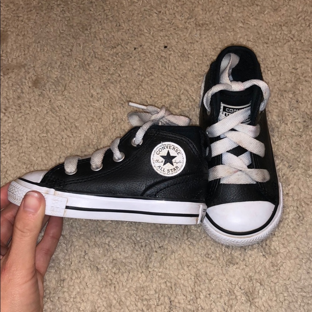Black leather converses size 5C
